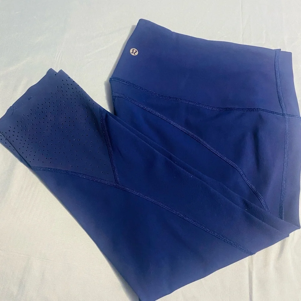 Lululemon Athletica Blue Capri Leggings with Stretchy Fit